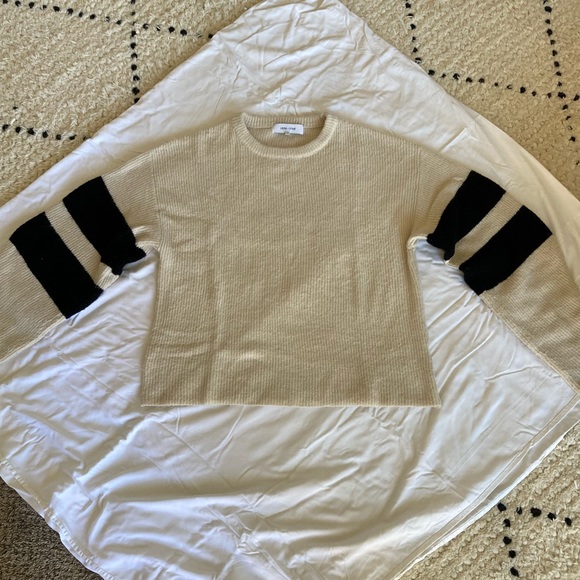 John and Jenn crewneck sweater - Picture 2 of 6